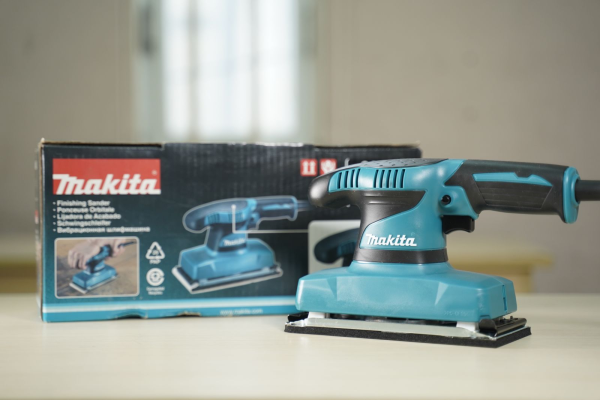 Máy chà nhám rung Makita 9035H