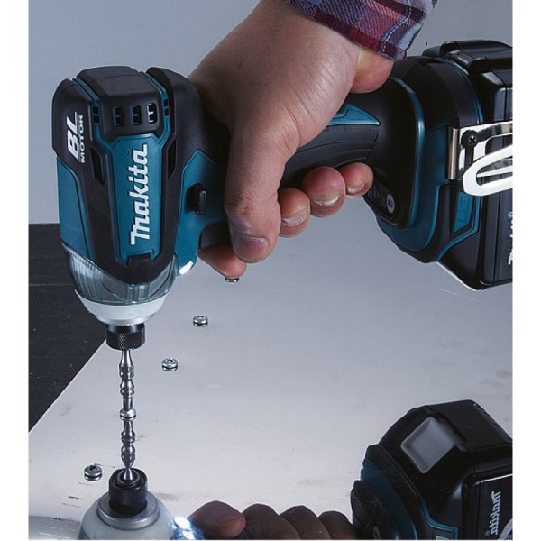 Máy vặn vít dùng pin Makita TD110DSYE (kèm 2 pin 1.5Ah   sạc)