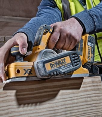 Máy bào cầm tay Dewalt DCP580D2