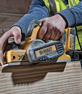 Máy bào cầm tay Dewalt DCP580P2