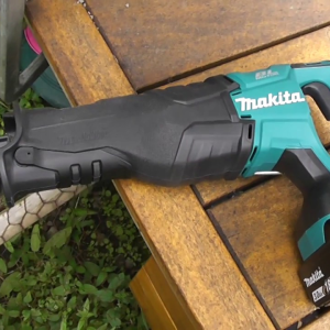 Máy cưa kiếm dùng pin Makita DJR360Z