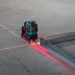 Máy cân mực laser tia xanh dùng pin Makita SK700D