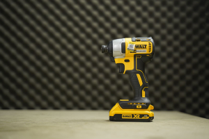 Máy vặn vít Dewalt dùng pin DCF787M2