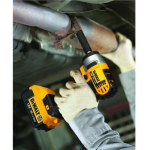 Máy vặn bu lông Dewalt dùng pin DCF880M2