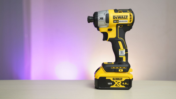 Máy vặn vít Dewalt dùng pin DCF887M2