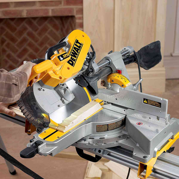 Máy cắt đa góc Dewalt DWS780