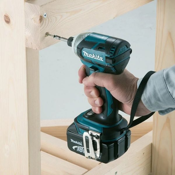 Bộ sản phẩm máy khoan, máy vặn vít Makita DLX2071PM1