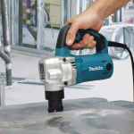 Máy cắt tôn Makita JN3201