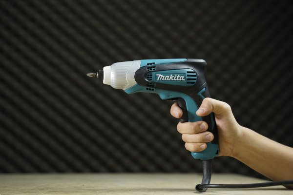 Máy vặn vít Makita TD0100