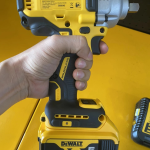 Máy Siết Bulong Cầm Tay Dewalt DCF892P2 (Kèm 02 Pin 5.0 + Sạc)